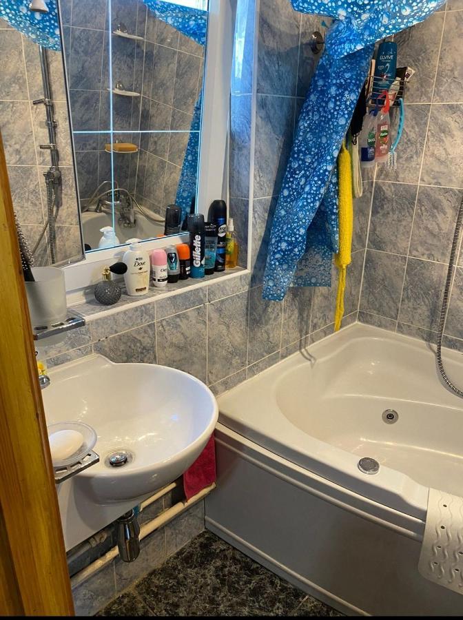 1 Bedroom Flat Close To City With Free Parking Arrangement London Kültér fotó